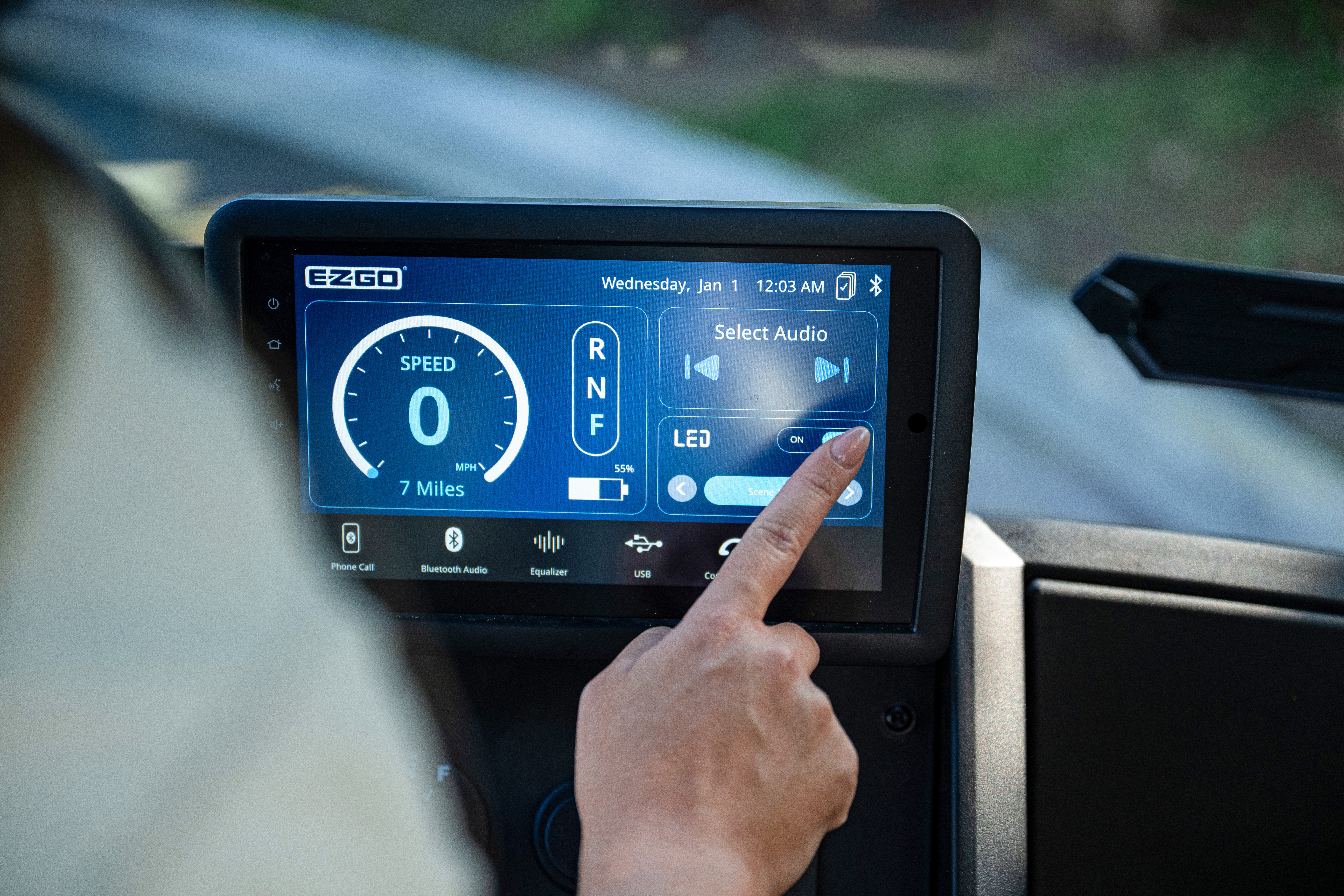 10" ECOXGEAR touchscreen in tech package