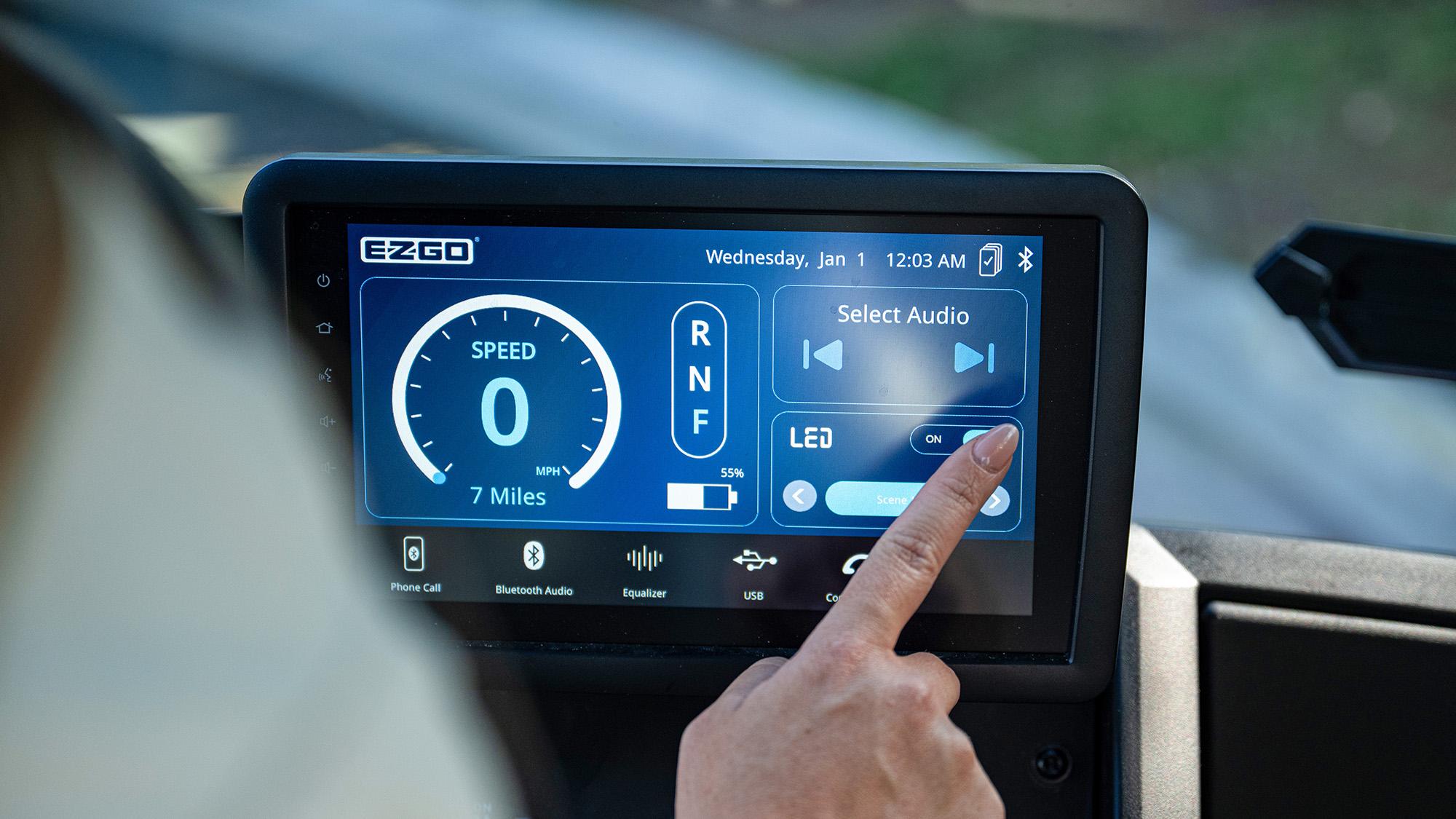 10" ECOXGEAR touchscreen close up